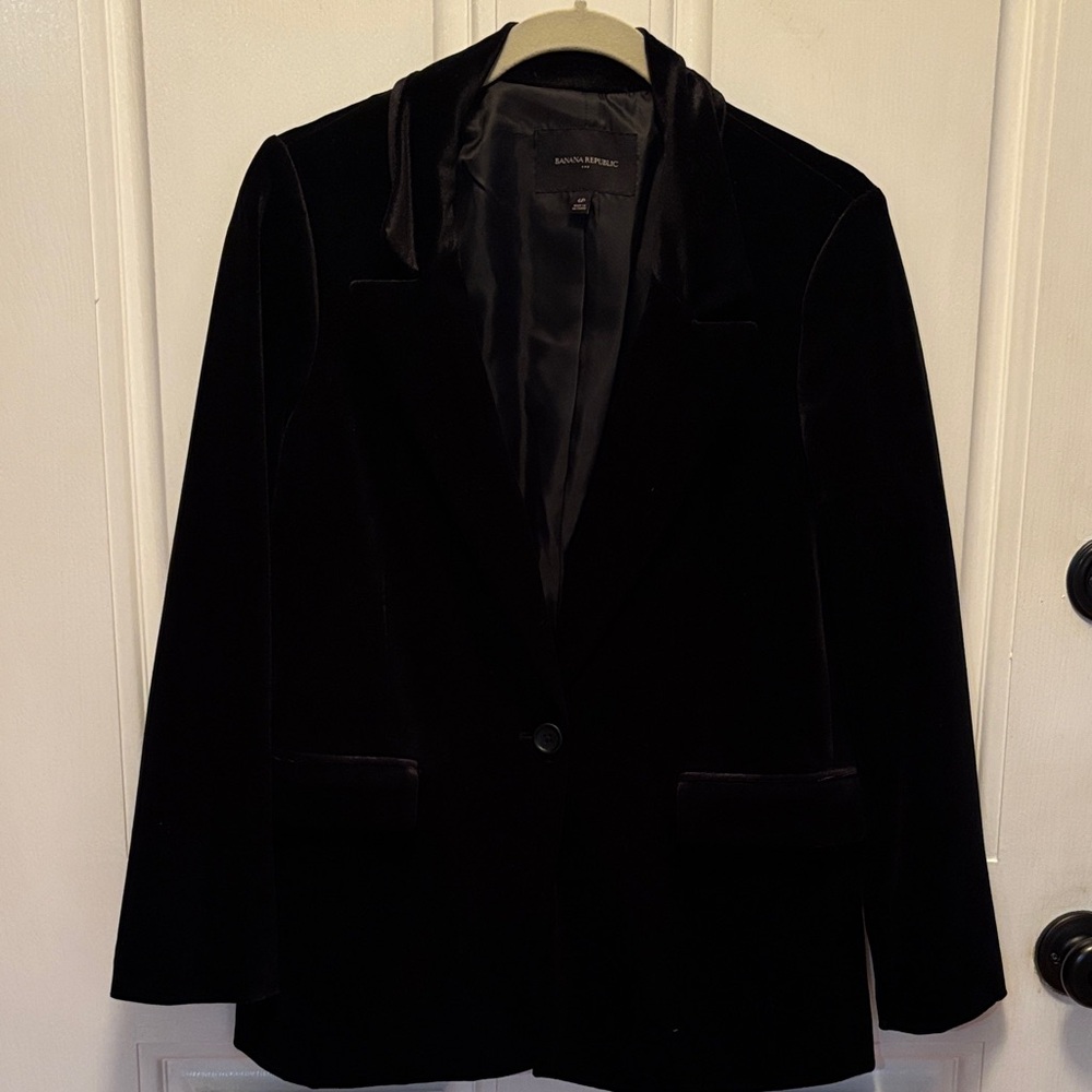 Banana Republic Black Velvet Blazer size 6p